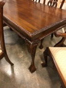 table and chairs 